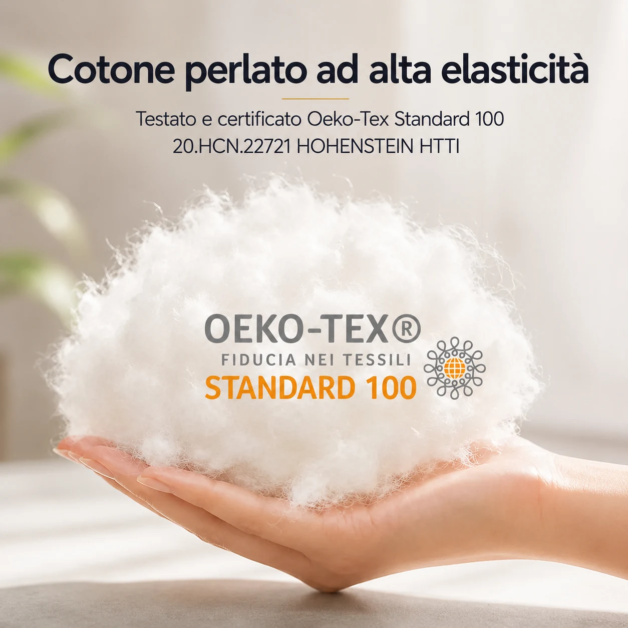 Una manciata di imbottitura in fibre bianche tenuta in una mano aperta